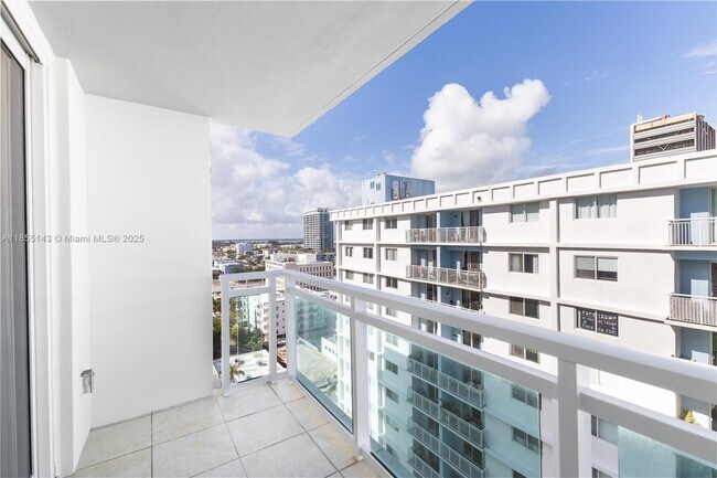 Building Photo - 6917 Collins Ave
