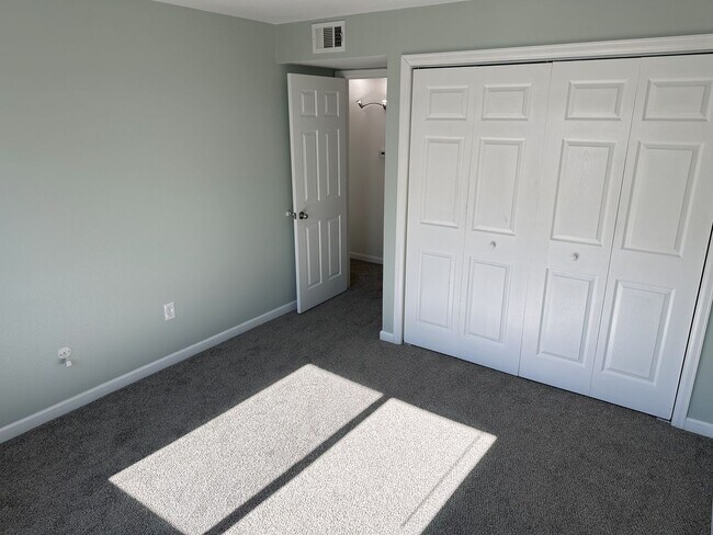 Building Photo - Brandychase at Eastmoor Park 2 Bed 2 Bath Condo!