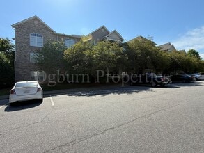 Building Photo - 2BR/2BA Condo, Convenient to University Pkwy & Hwy 52