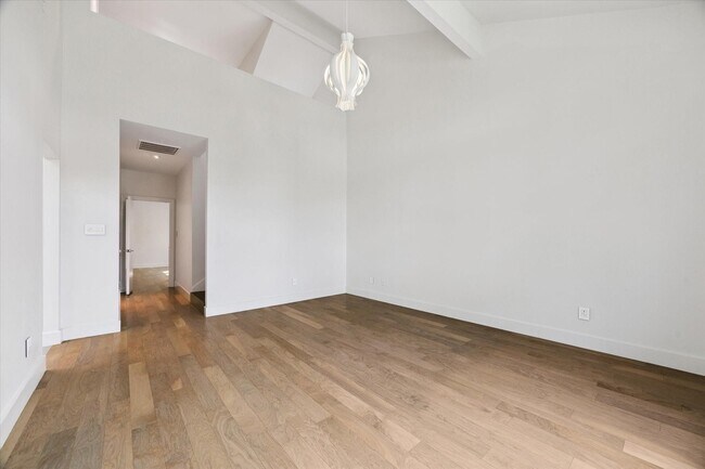 Building Photo - 1222 Marconi St