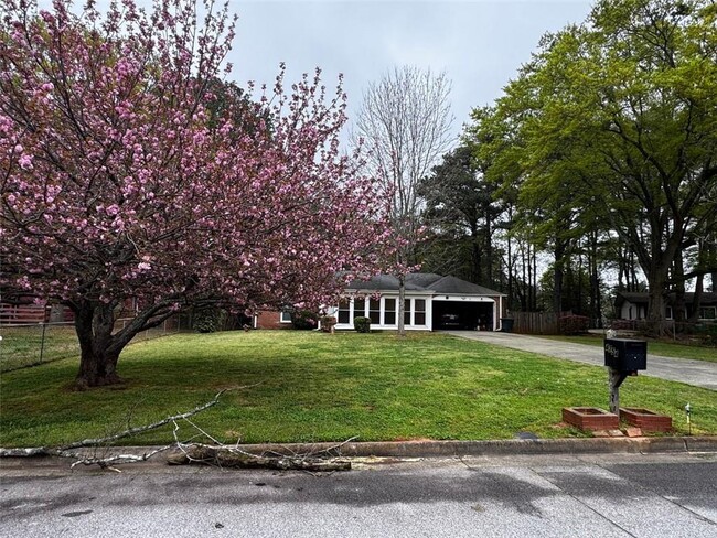 Building Photo - 4754 Winthrop Dr