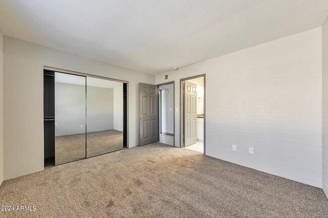 Building Photo - 14849 N Kings Way