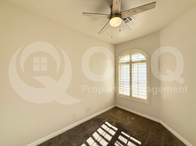 Building Photo - 320 S 70th St