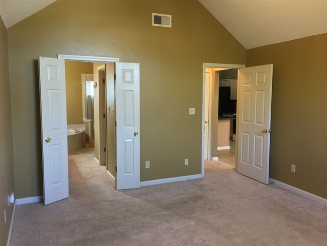 Building Photo - 10144 Lynham Dr