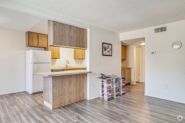 2BR, 2BA - 885SF - The Palms