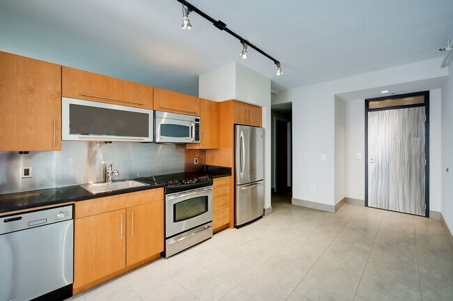 Building Photo - Move-in Ready 1BR 1BA at the Alta is a Min...
