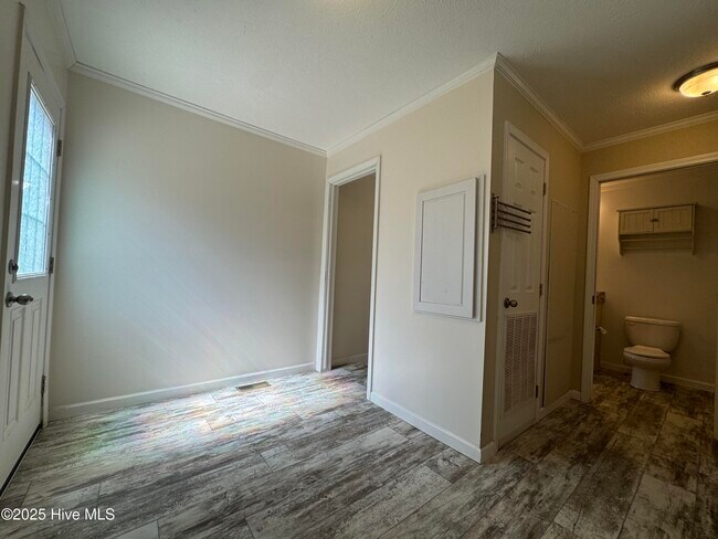 Building Photo - 162 Sandy Creek Dr