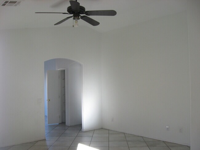 Building Photo - Beautiful Three Bedroom Home Available in Southern Highlands