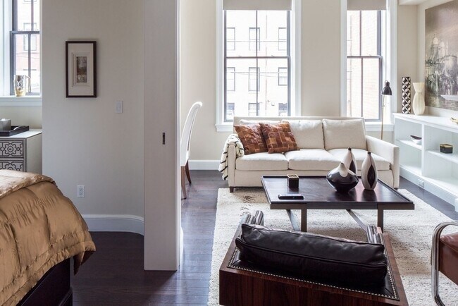 Building Photo - 275 Marlborough St