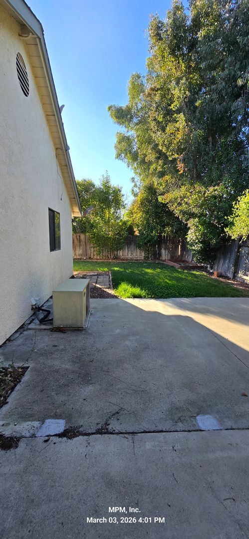 Building Photo - 3 bedroon 2 bath home