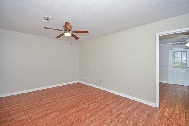 Building Photo - 1138 Perry Hill Rd