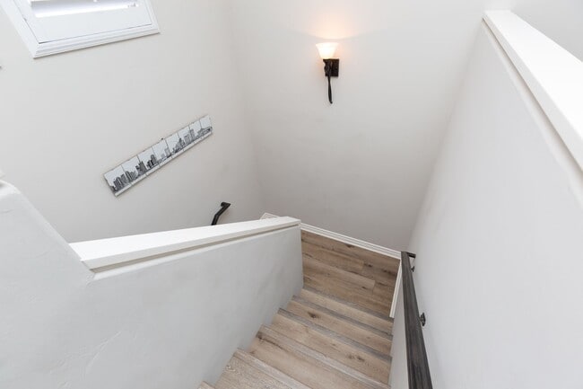 Building Photo - Luxury 2 Bedroom 2 Bath Townhouse w/ gourmet Kitchen in Mission Hills