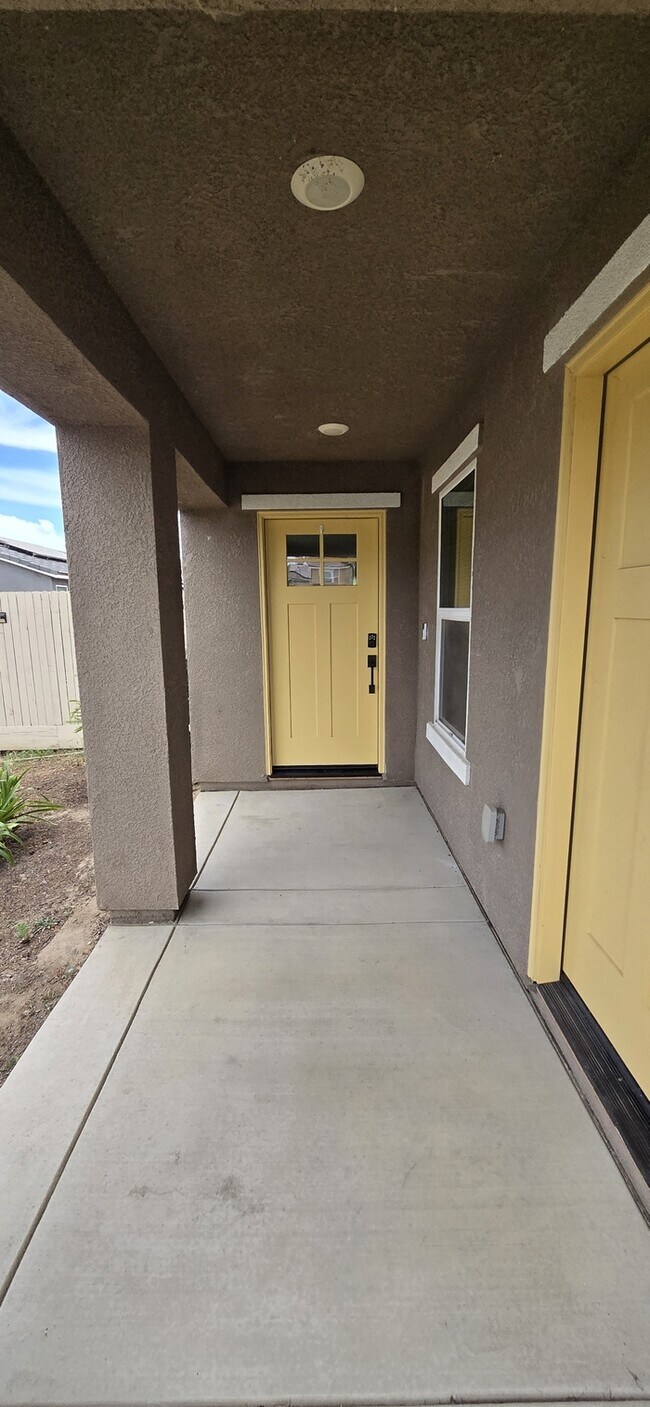 Building Photo - Atwater 5 Bedroom 3.5 Bathroom Home