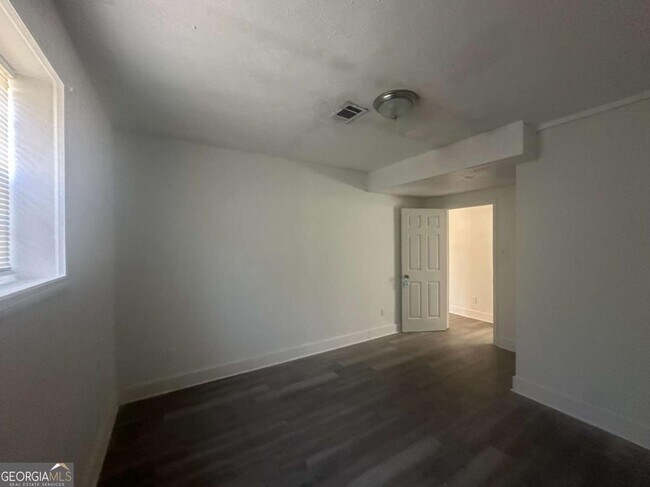 Building Photo - 1009 Pinecrest Dr