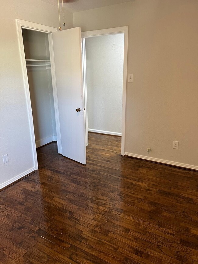 Building Photo - 2522 Kingsdale Dr
