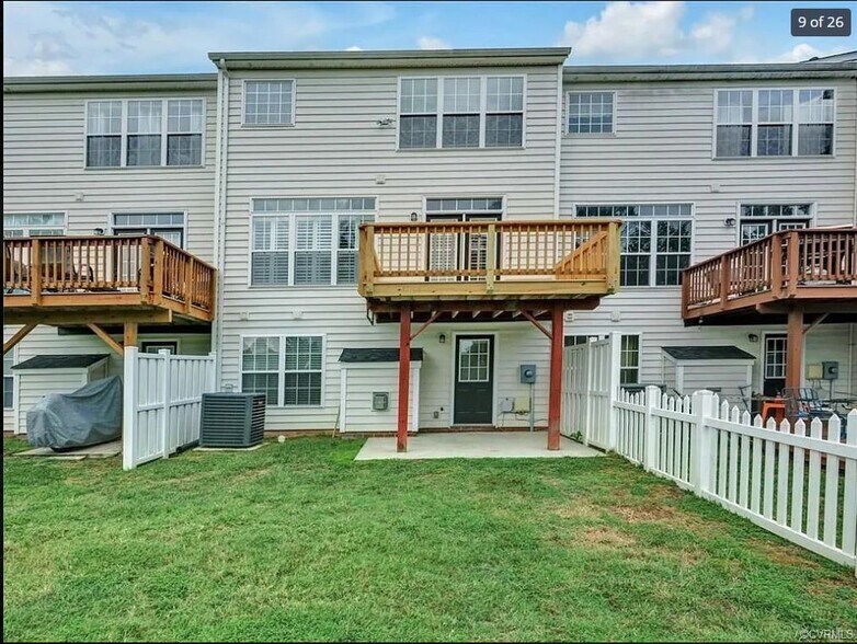 Building Photo - 910 Wellston Ct