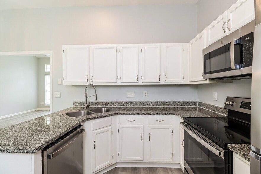 Building Photo - 6115 Sunstone Dr