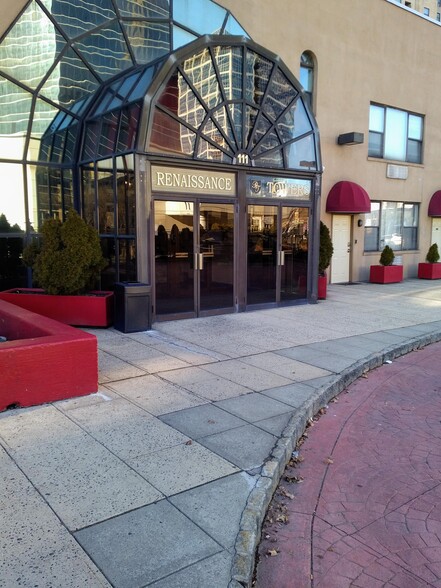 Main Entrance to Renaissance Towers - 111 Mulberry St