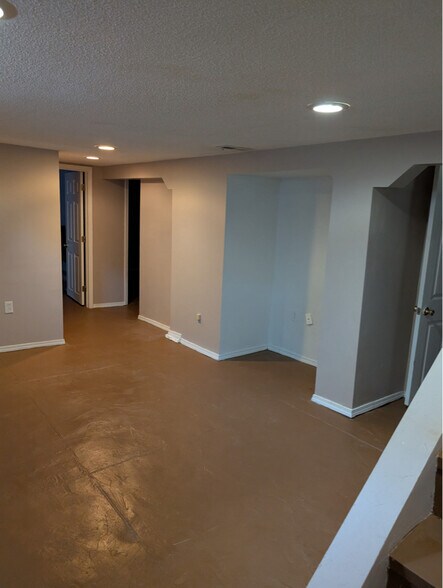 Building Photo - 5832 Heege Rd