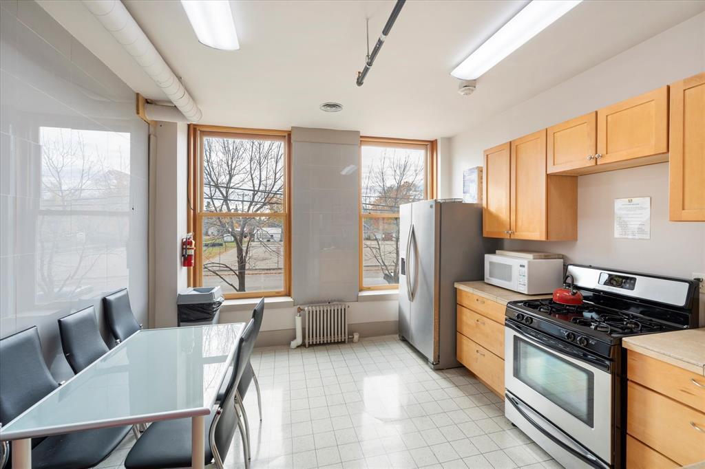 Building Photo - 723 5th Ave E