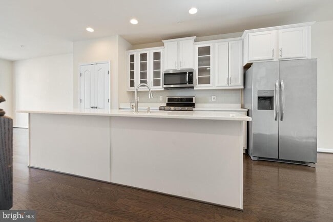 Building Photo - 829 Jarrett Ln