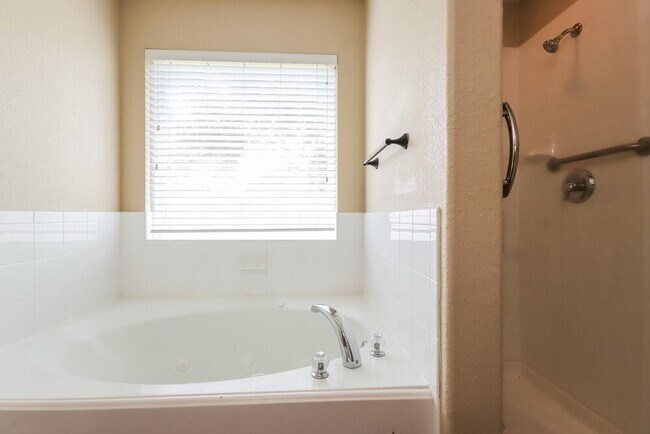 Building Photo - 10227 Canyon Rose Ln