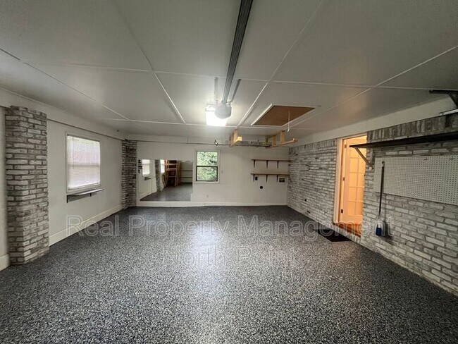 Building Photo - 2301 Echo Hills Cir NE