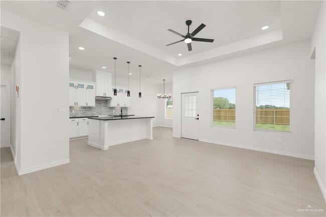 Building Photo - 113 Hope Dr