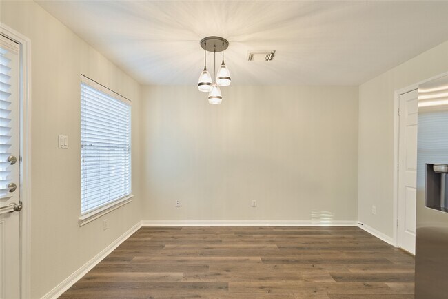 Building Photo - 3501 Buckingham Ln