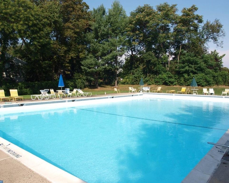 Valley Glen pool - 313 Glen Ln