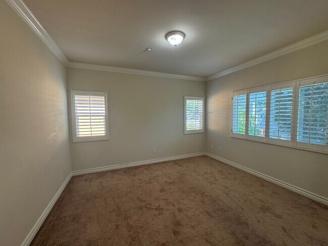 Building Photo - Monrovia 3beds 2.5 bath PUD for lease