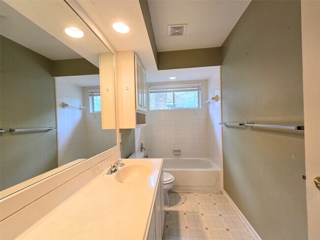Building Photo - 134 W Greywing Cir