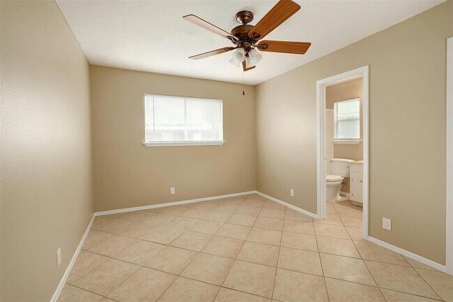 Building Photo - 9620 Chukar Cir