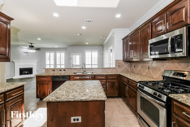 Building Photo - 621 Bareback Ln