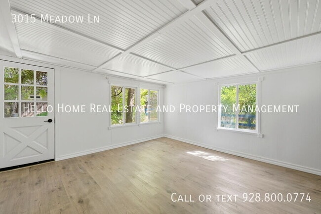 Building Photo - 3015 Meadow Ln