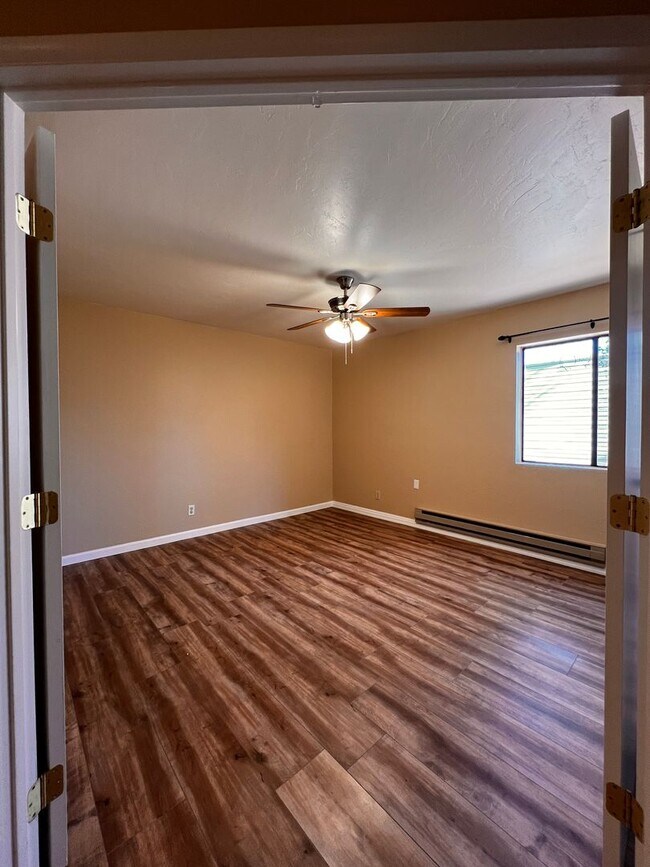 Building Photo - Close to Downtown Prescott!!