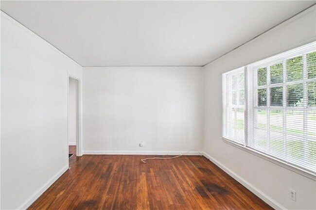 Building Photo - 1390 Benteen Ave SE