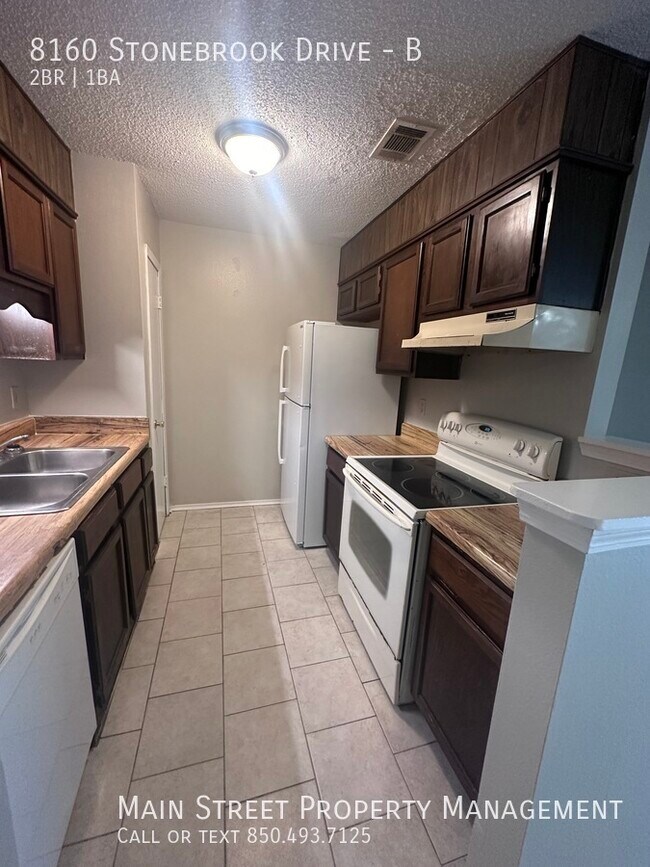 Building Photo - 8160 Stonebrook Drive #B