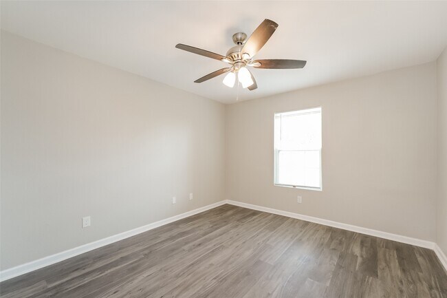 Building Photo - 5630 Gineridge Dr
