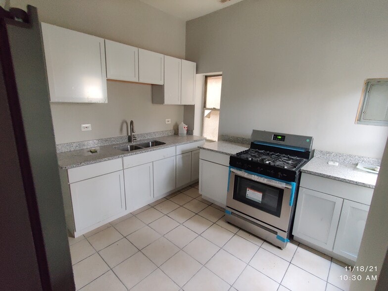 Building Photo - 1262 S Fairfield Ave