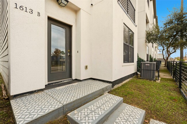 Building Photo - 1613 Milby St