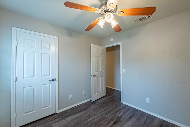Building Photo - 2105 N Cannes Dr