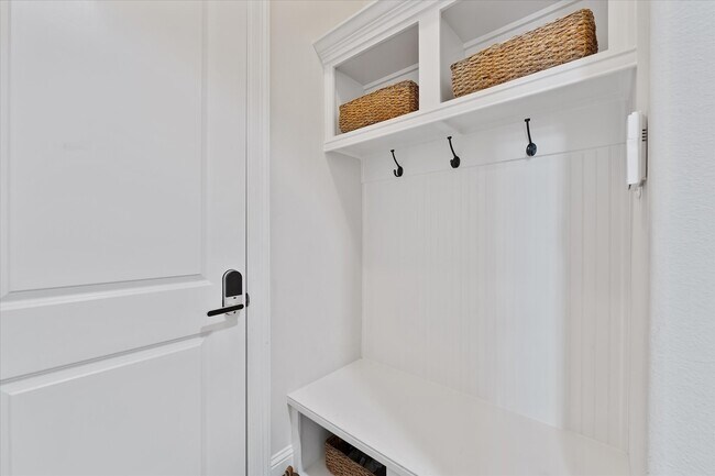 Building Photo - 5823 Stratton Wds Dr