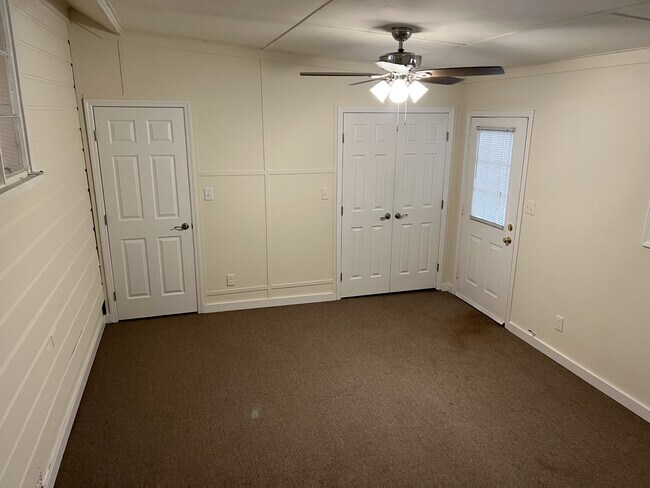 Building Photo - 166 Hart Ave