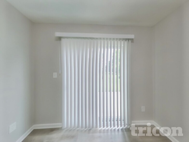 Building Photo - 2880 Lakestream Dr