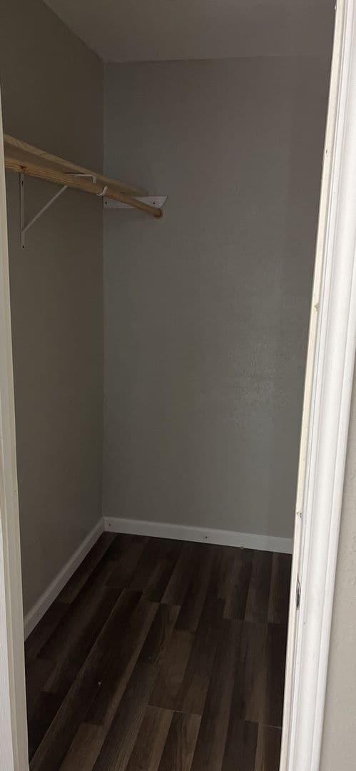 Building Photo - 4 Bedroom, 2 Bathroom Home w/ Bonus Room