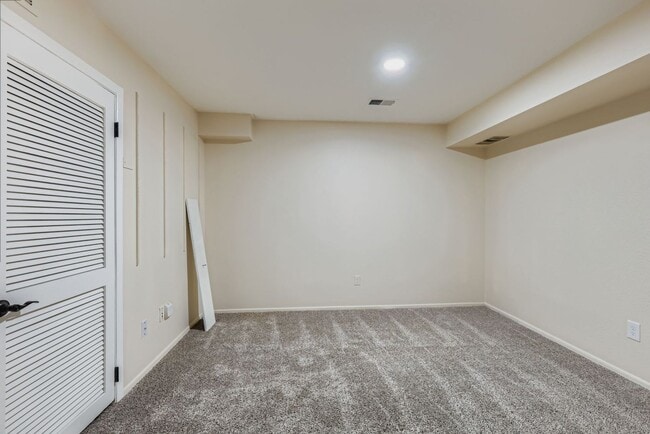 Building Photo - Fantastic Location Near Kendrick Lake Park!