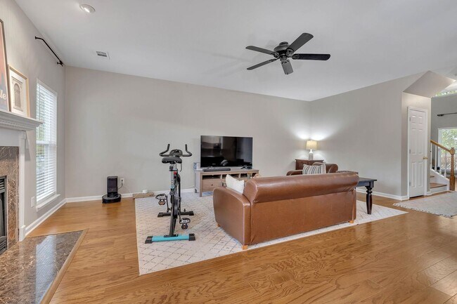 Building Photo - Spotless 3BR/2.5BA townhome minutes from West End, Downtown Nashville!