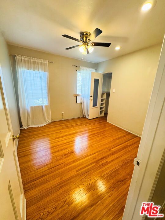 Building Photo - 9066 Shoreham Dr