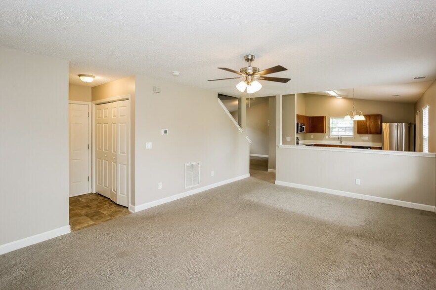 Building Photo - 1405 Summer Coach Dr